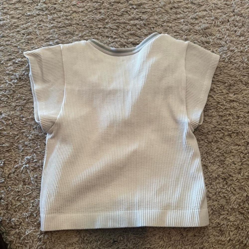 Urban Outfitters Gray Crop Top Henley Style - Picture 3 of 3